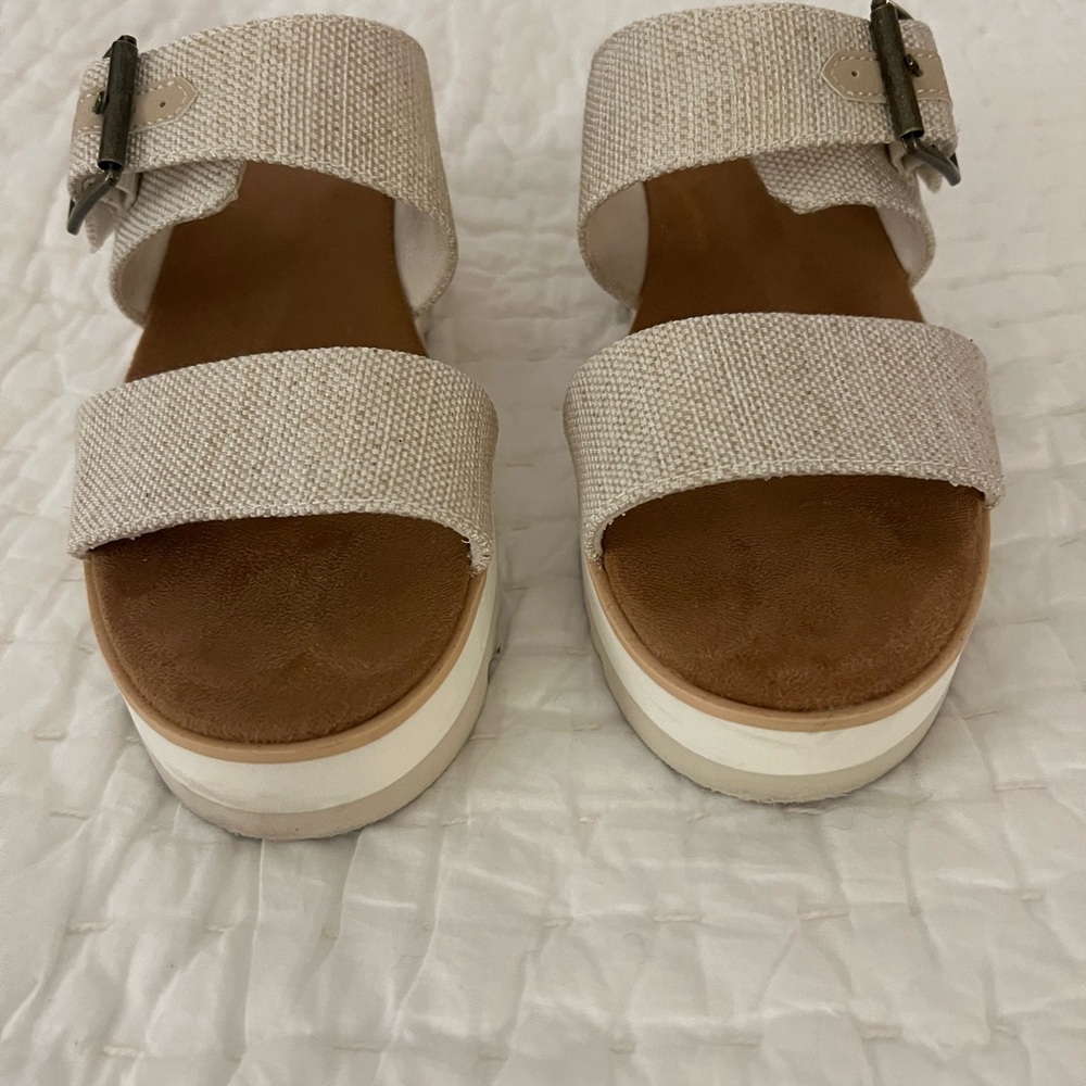TOMS Women's Tan Buckle Sandals - Picture 2 of 5